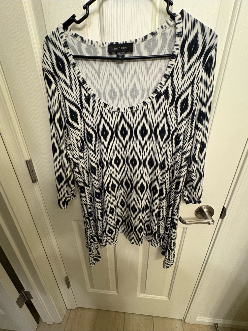 1X-Karen Kane Black & White Ikat Scoop Neck Tunic